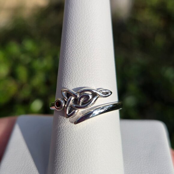 Celtic Motherhood Triquetra Sterling Silver Ring with Garnet, size 8 - Picture 3 of 4